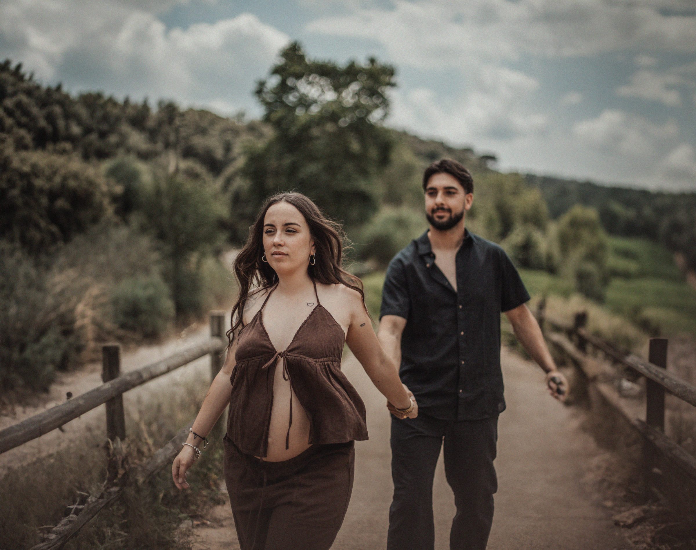 Cómo conseguir fotos naturales en pareja y familia si no sabes posar