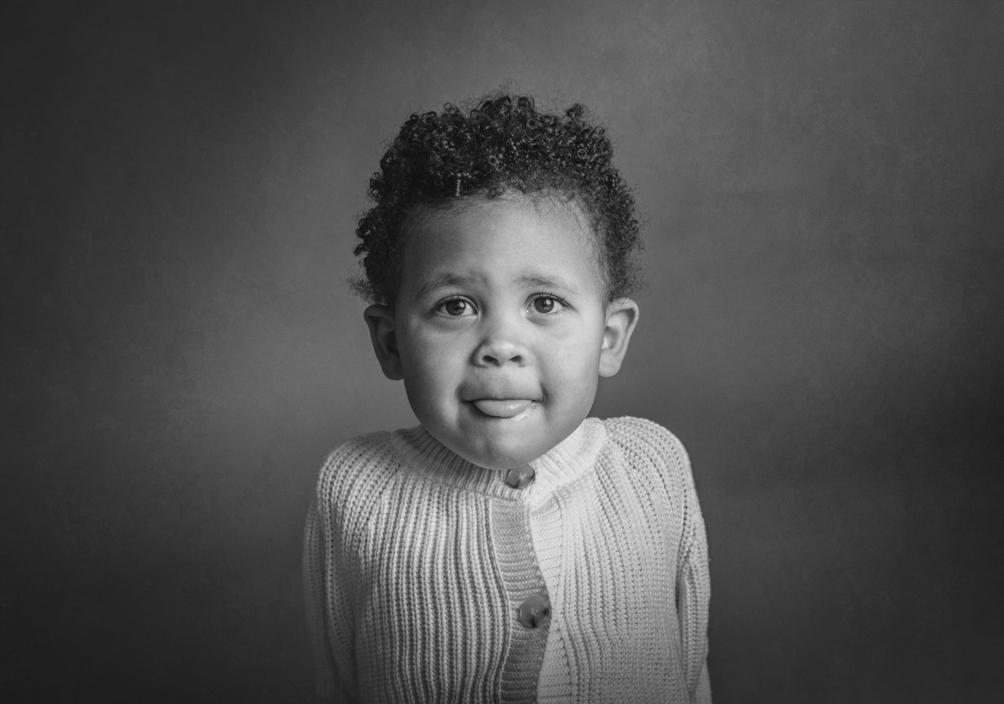 Retrato de niño con rizos