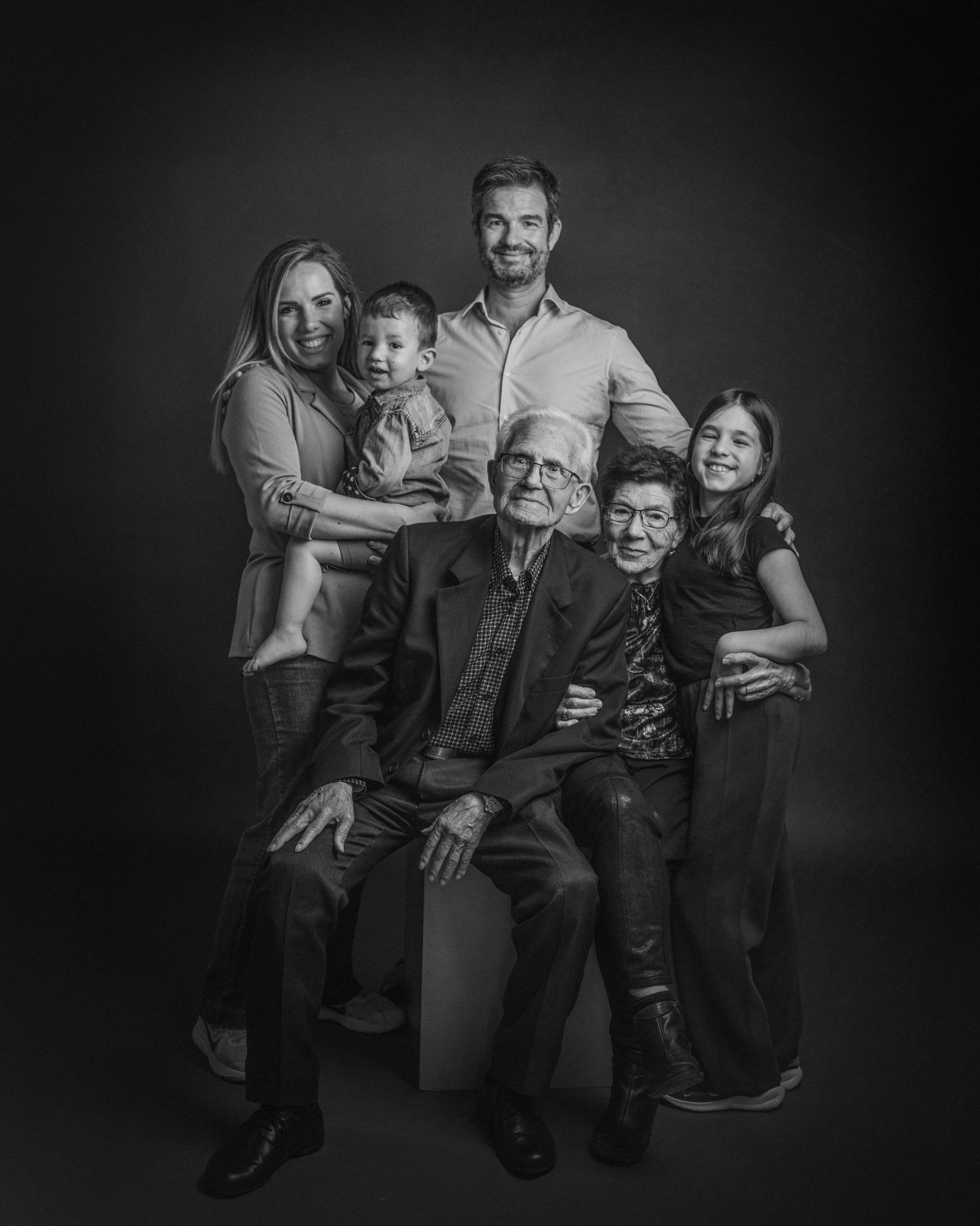 Tres generaciones alrededor de los abuelos
