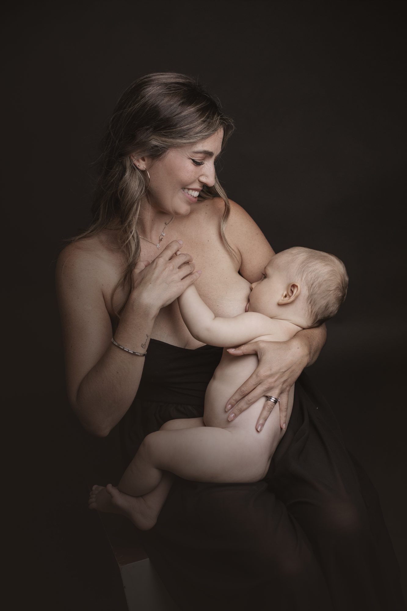 Madre amamantando, fotografía artística